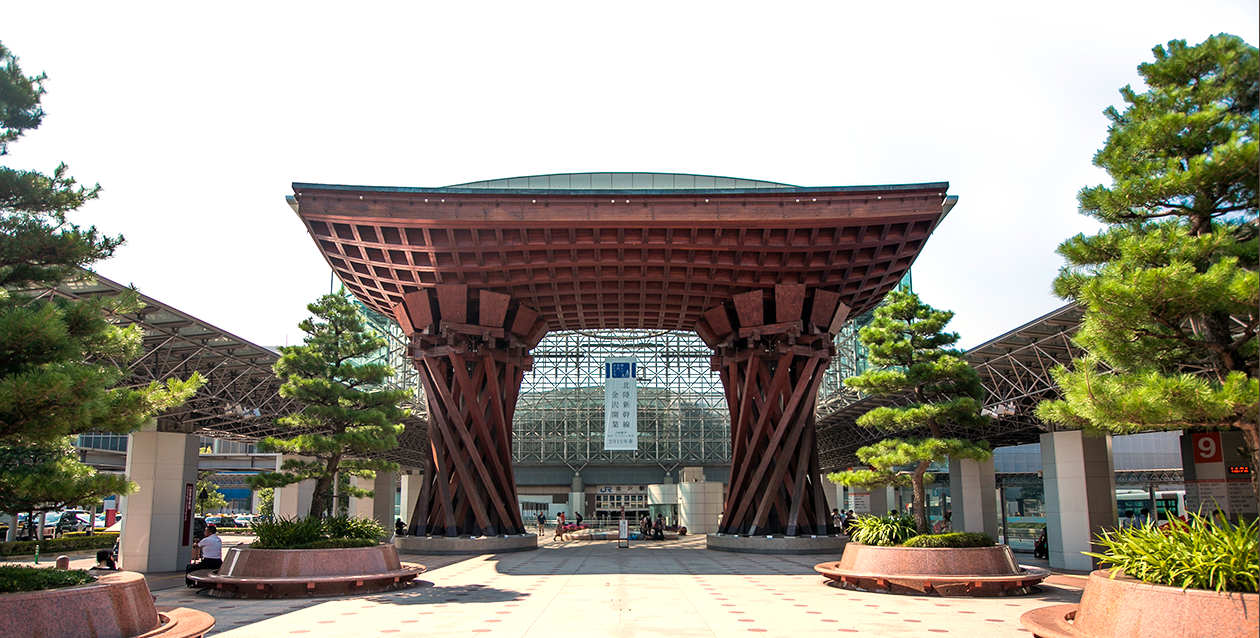 金沢駅（写真提供：金沢市）